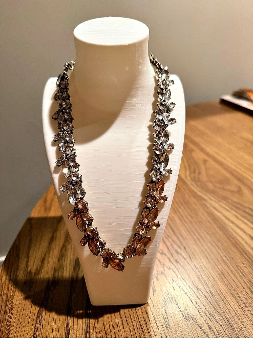 Olive & Piper Lucy Crystal Collar Necklace – Clear to Champagne Ombre